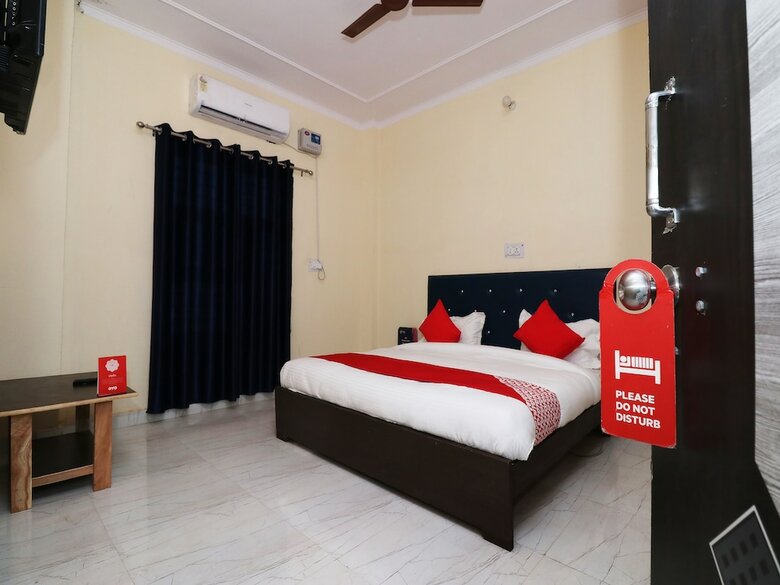 Hotel Oyo 22917 Cgr Residency