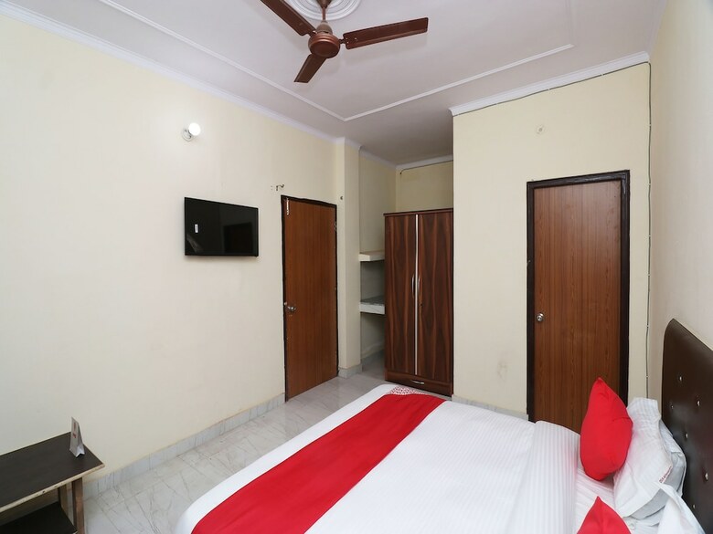 Hotel Oyo 22917 Cgr Residency