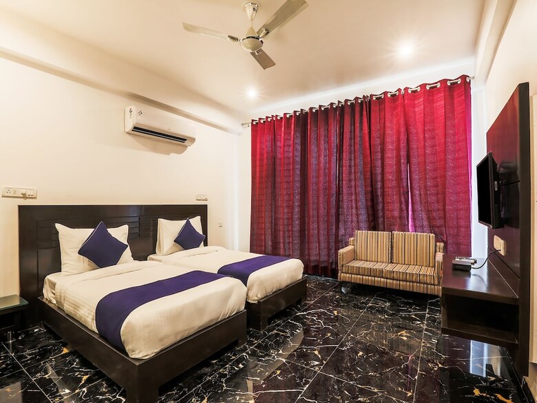 Hotel Oyo 24269 Silverkey Medanta Sec 38