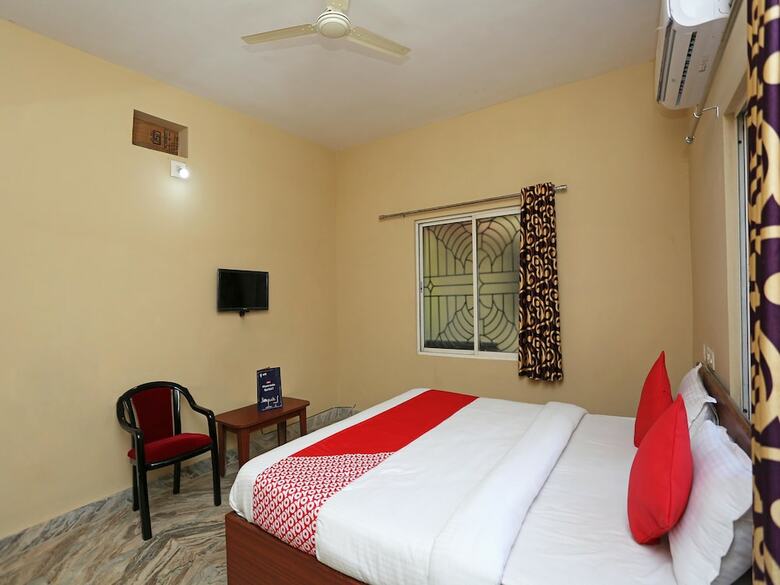 Hotel Oyo 12756 Galaxy Homes