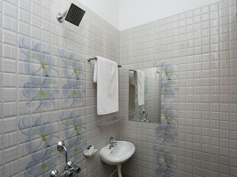 Hotel Oyo 12756 Galaxy Homes