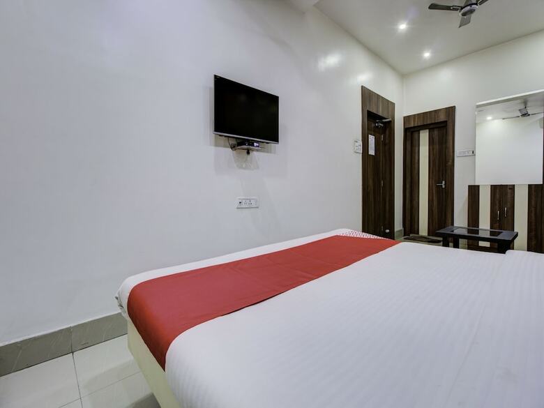 Oyo 22530 Savoy Hotel
