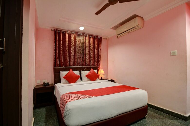 Hotel Oyo 22439 Ratna Forever