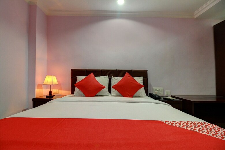 Hotel Oyo 22439 Ratna Forever
