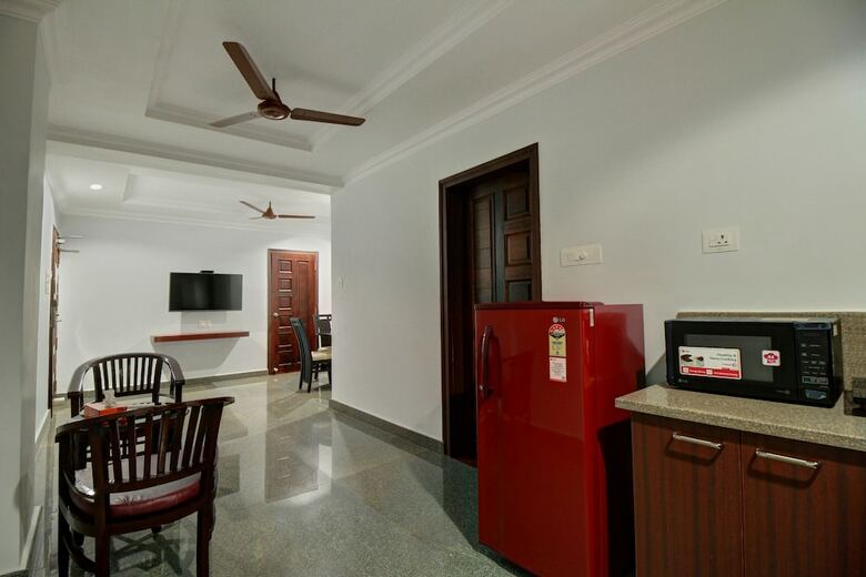 Hotel Oyo 22439 Ratna Forever