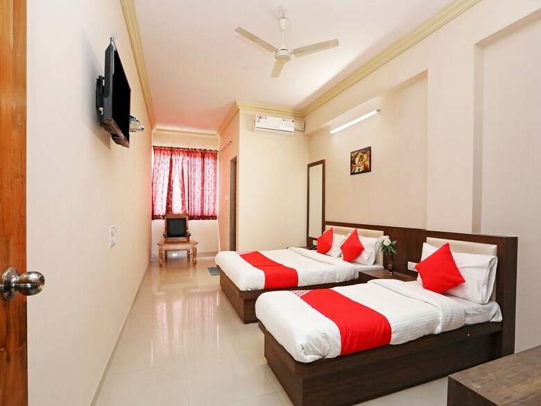 Oyo 26603 Hotel Prakash International
