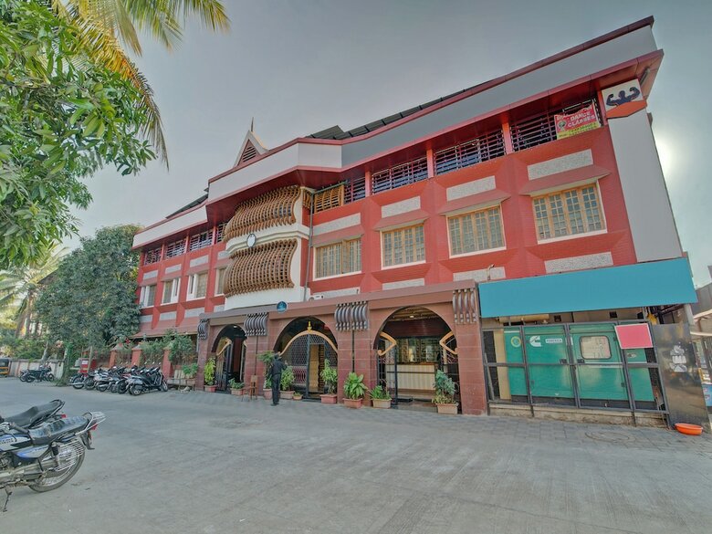 Hotel Oyo 26855 Kailasdham