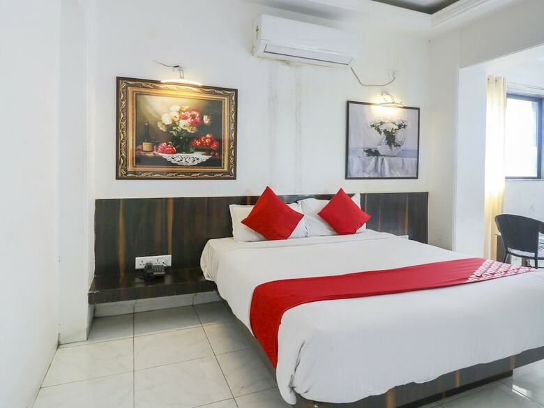 Oyo 24161 Hotel Centre Point
