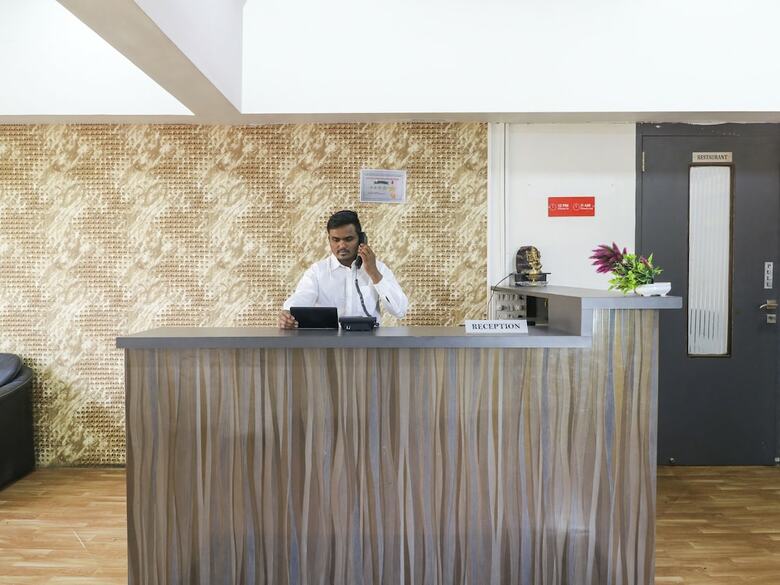 Oyo 24161 Hotel Centre Point