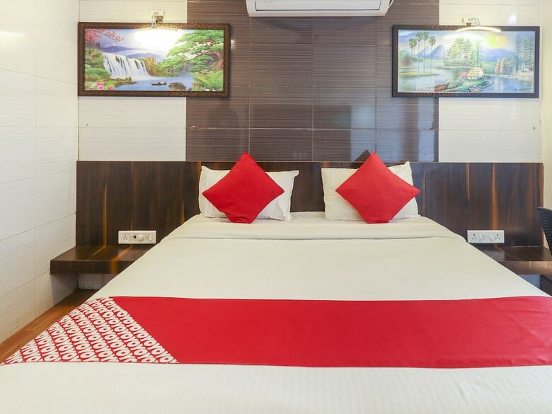 Oyo 24161 Hotel Centre Point