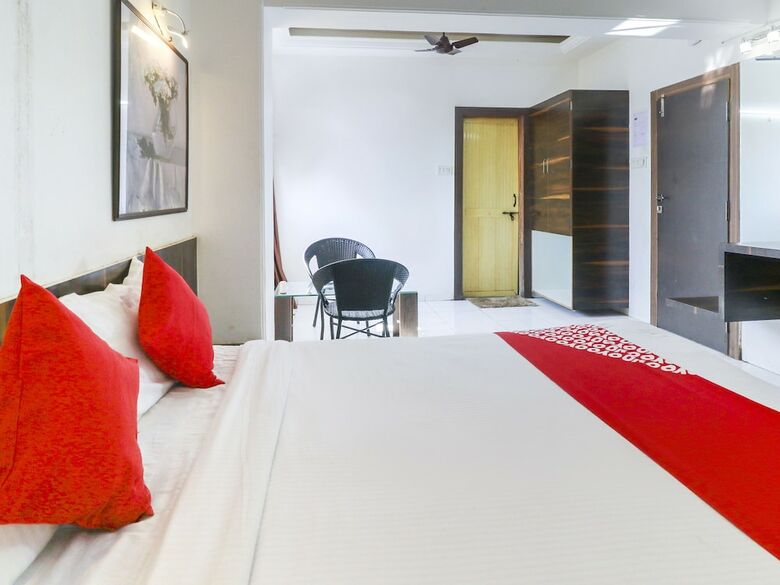 Oyo 24161 Hotel Centre Point