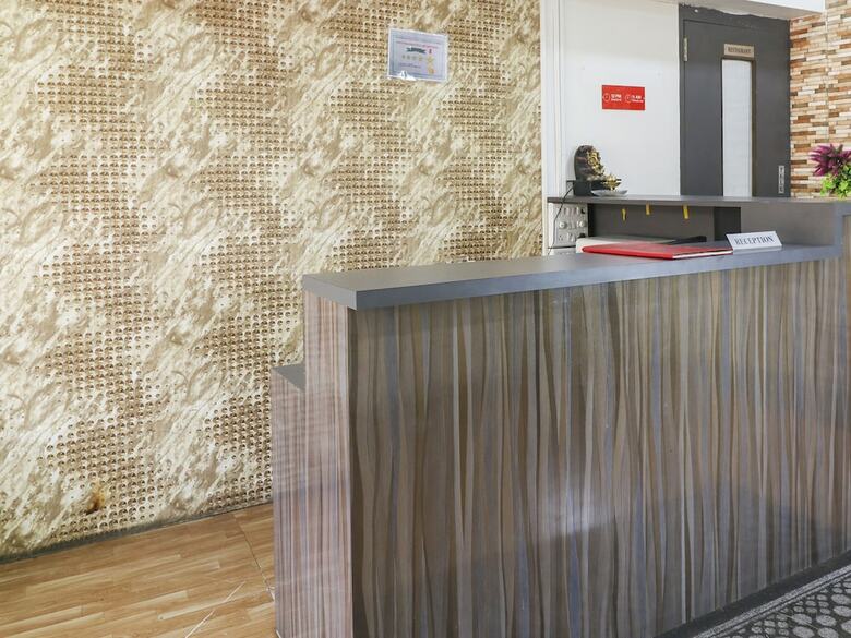 Oyo 24161 Hotel Centre Point