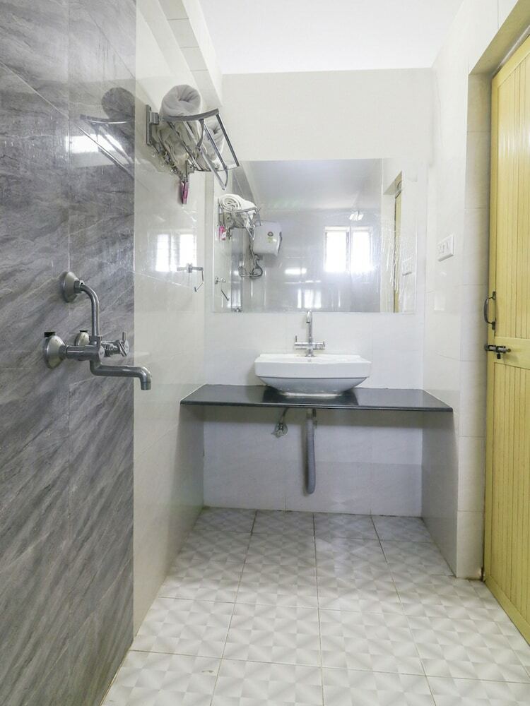 Oyo 24161 Hotel Centre Point