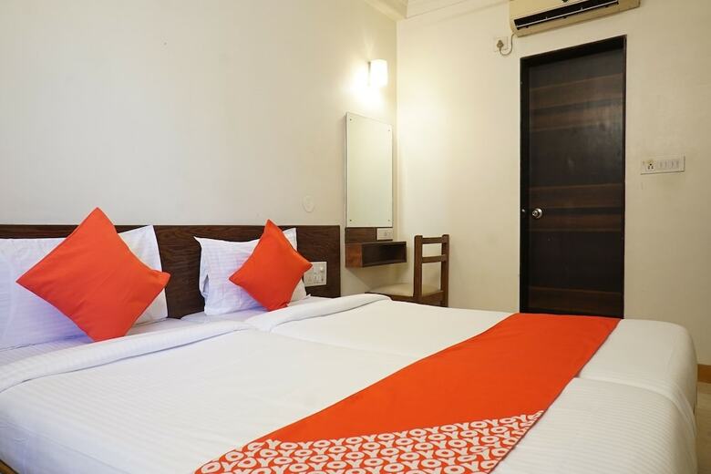 Oyo 23430 Hotel Radiant
