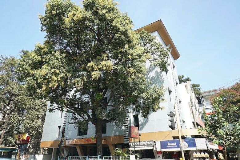 Oyo 23430 Hotel Radiant