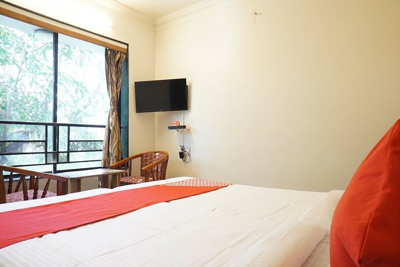 Oyo 23430 Hotel Radiant
