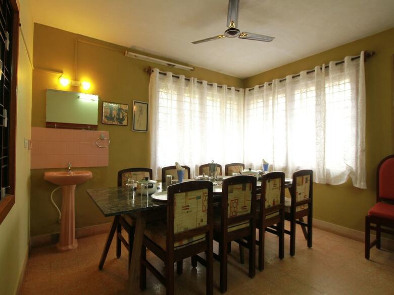 Hotel Oyo 4303 Flora Home Stay