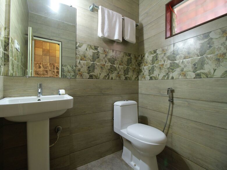 Hotel Oyo 4303 Flora Home Stay