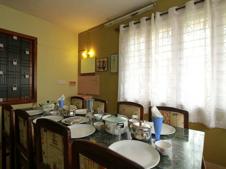 Hotel Oyo 4303 Flora Home Stay