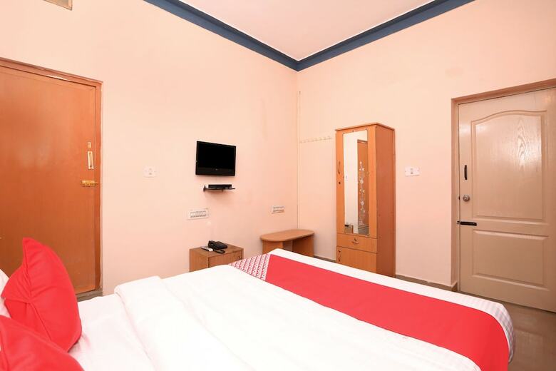 Hotel Oyo 24210 Yashas Residency