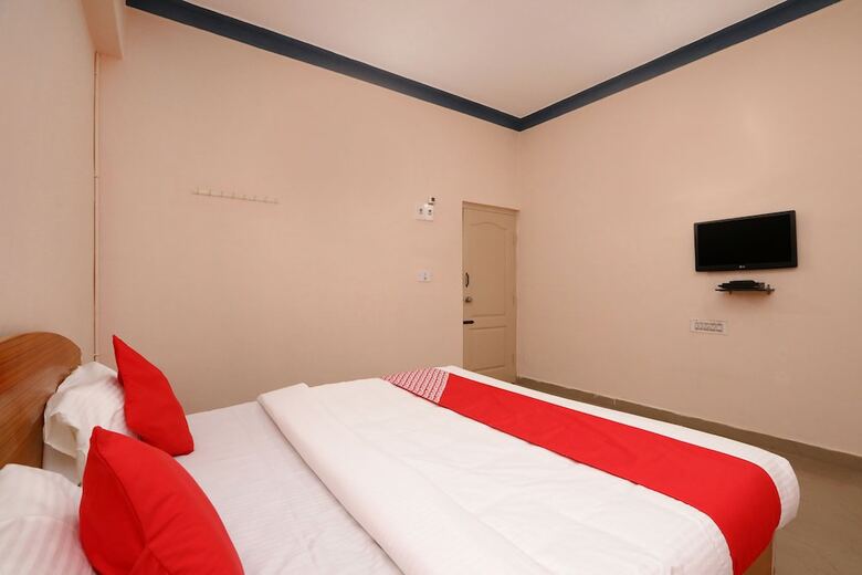Hotel Oyo 24210 Yashas Residency