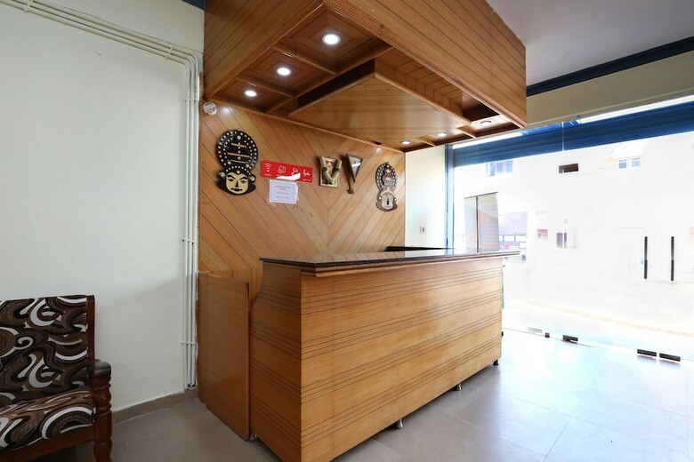 Hotel Oyo 24210 Yashas Residency