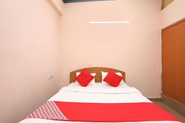 Hotel Oyo 24210 Yashas Residency