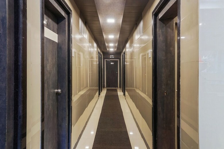 Hotel Oyo 13363 Summer Palace