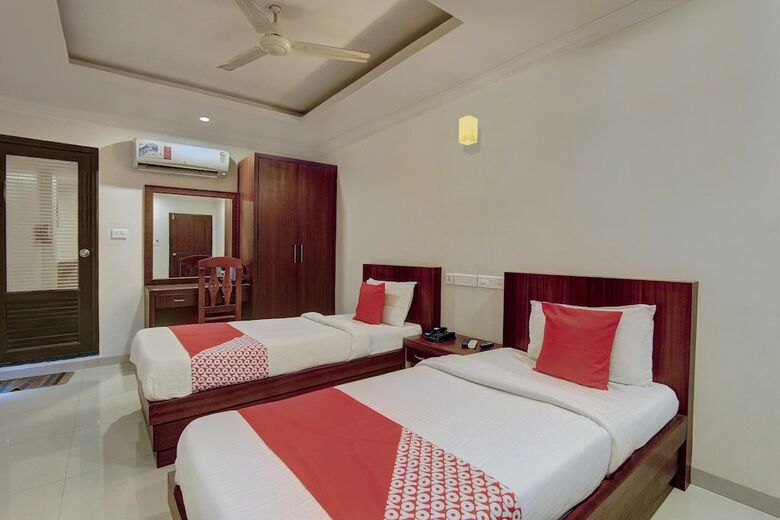 Hotel Oyo 26743 Emirates Regency