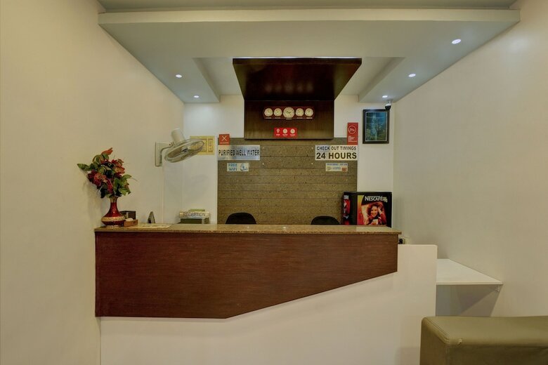 Hotel Oyo 26743 Emirates Regency