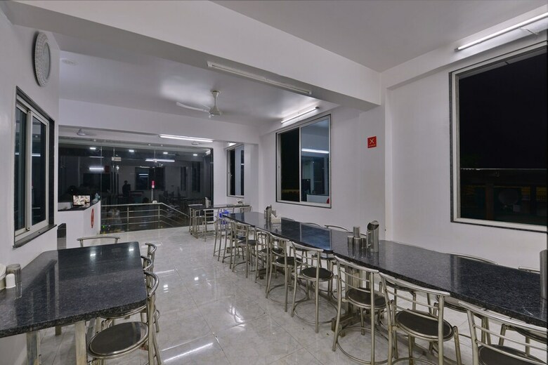 Hotel Oyo 27740 Anantha Residency