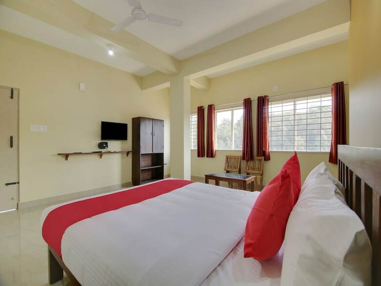 Hotel Oyo 26718 The Mayura Residency