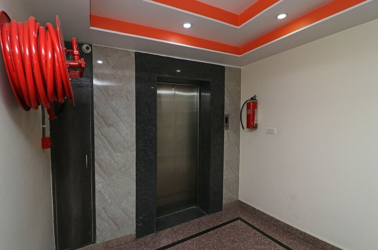 Hotel Oyo 23681 Hira Palace