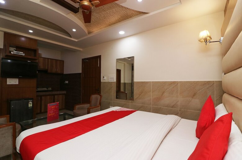 Hotel Oyo 23681 Hira Palace