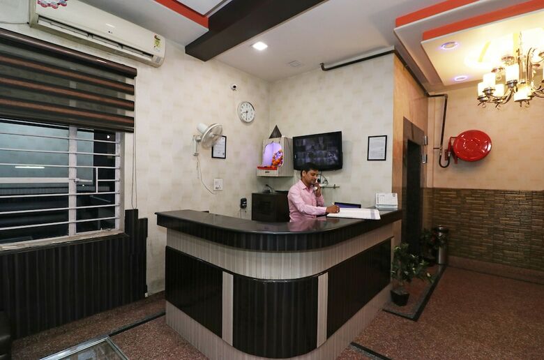 Hotel Oyo 23681 Hira Palace