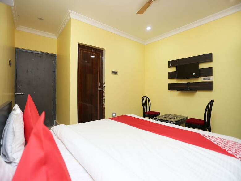Hotel Oyo 19602 Omm Residency