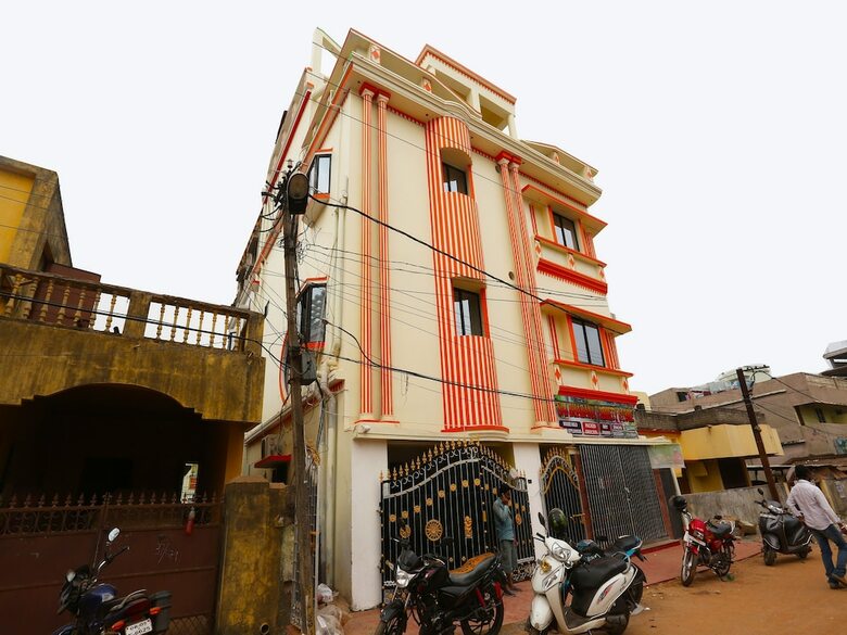 Hotel Oyo 19602 Omm Residency