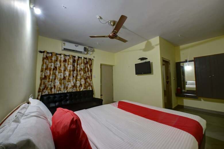 Hotel Oyo 22499 Vishnu Residency
