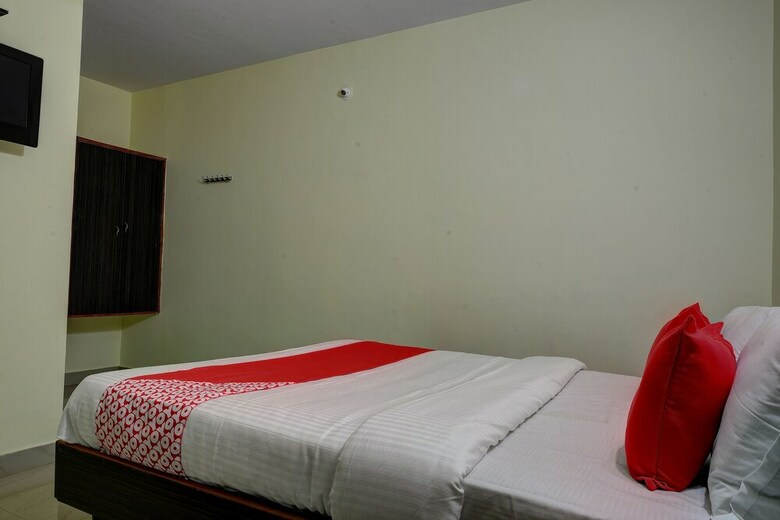 Hotel Oyo 22499 Vishnu Residency