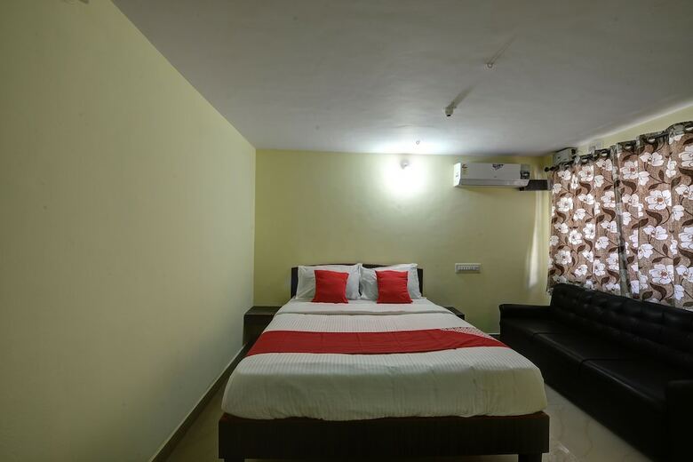 Hotel Oyo 22499 Vishnu Residency