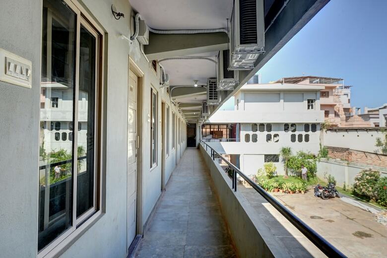 Hotel Oyo 22499 Vishnu Residency