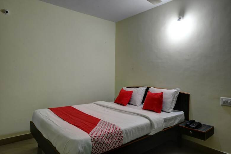 Hotel Oyo 22499 Vishnu Residency
