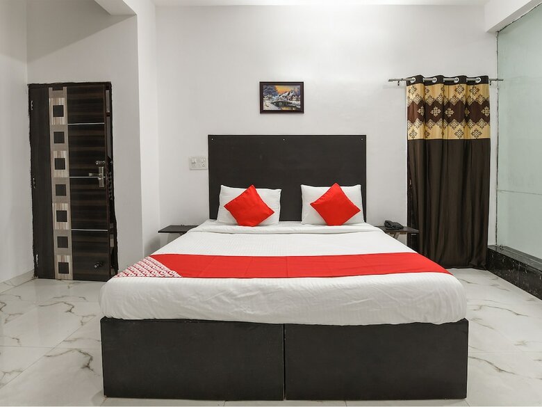 Hotel Oyo 13025 Petals Inn