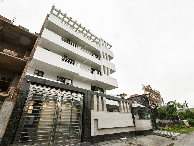 Hotel Oyo 13025 Petals Inn