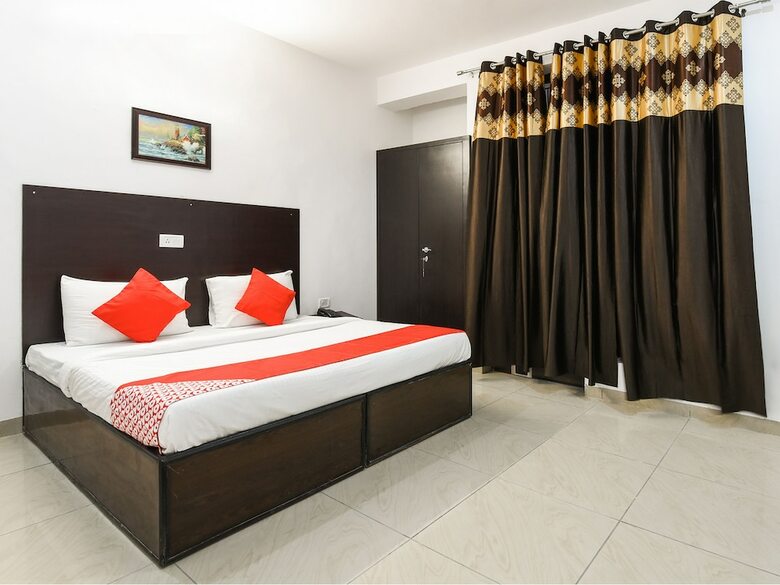Hotel Oyo 13025 Petals Inn