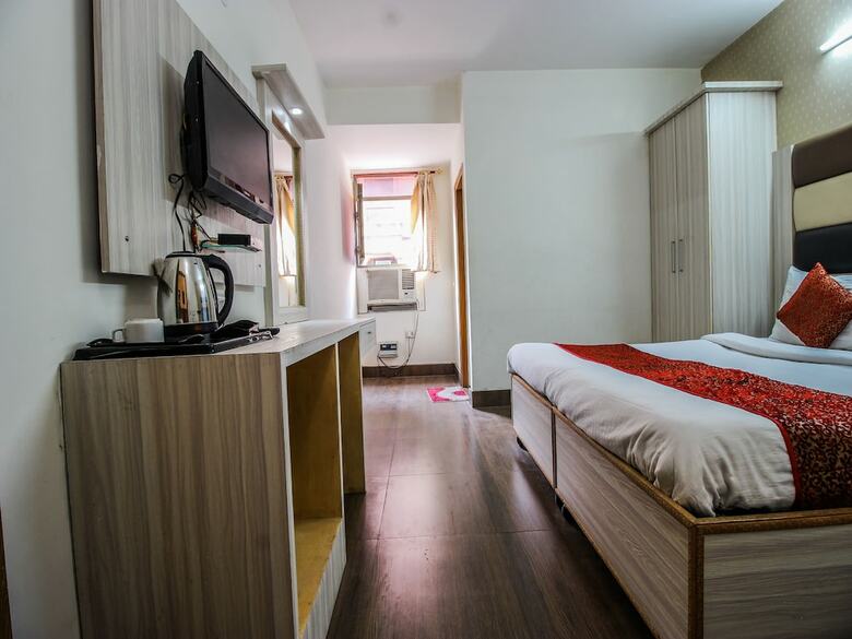 Oyo 24801 Hotel Star Palace