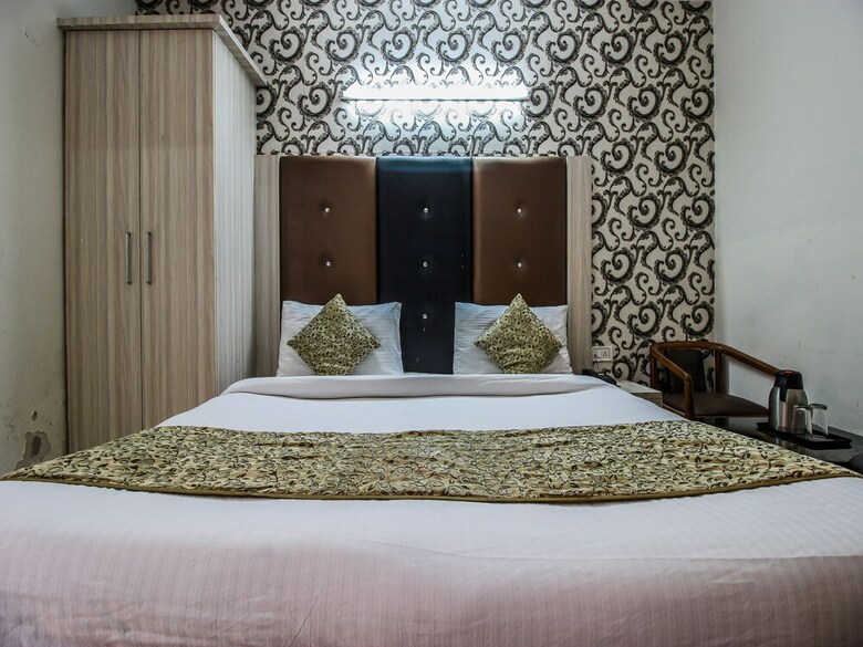 Oyo 24801 Hotel Star Palace