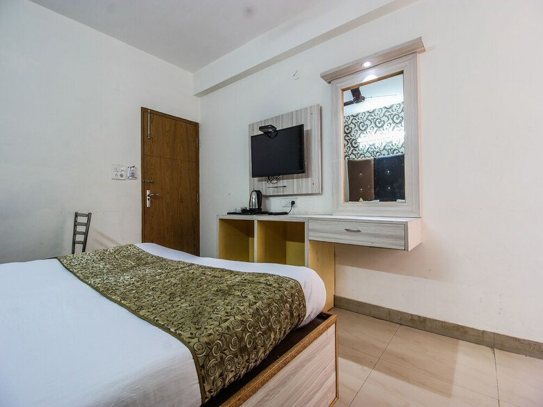 Oyo 24801 Hotel Star Palace