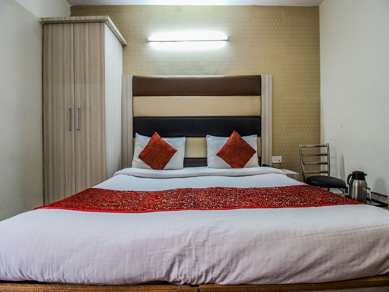 Oyo 24801 Hotel Star Palace