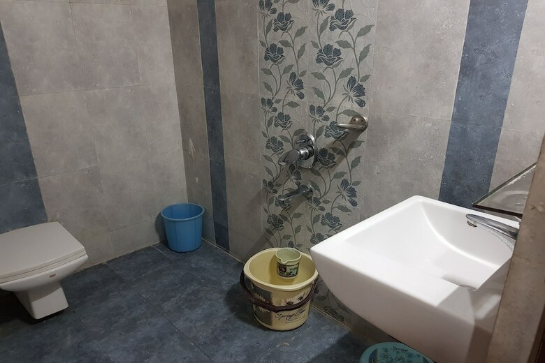 Oyo 23649 Hotel Anand
